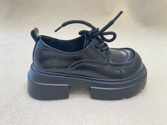 黒いネスアップミュールシューズ ローファー