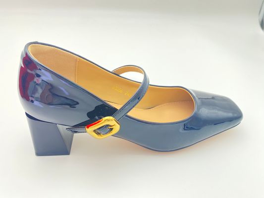 女性 黒いハイヒール 漆黒 厚いヒール メンタルブックル