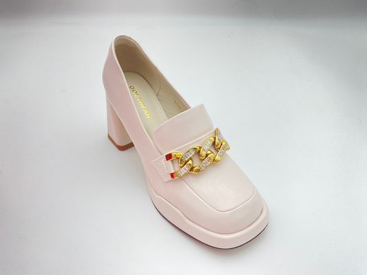 女性 白いハイヒール 厚い土台と 簡単に脱ぐ 夏の女性